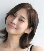 35歳グラドル、両ワキ全開ブルービキニ水着ショット公開に「たまりませんねっ」