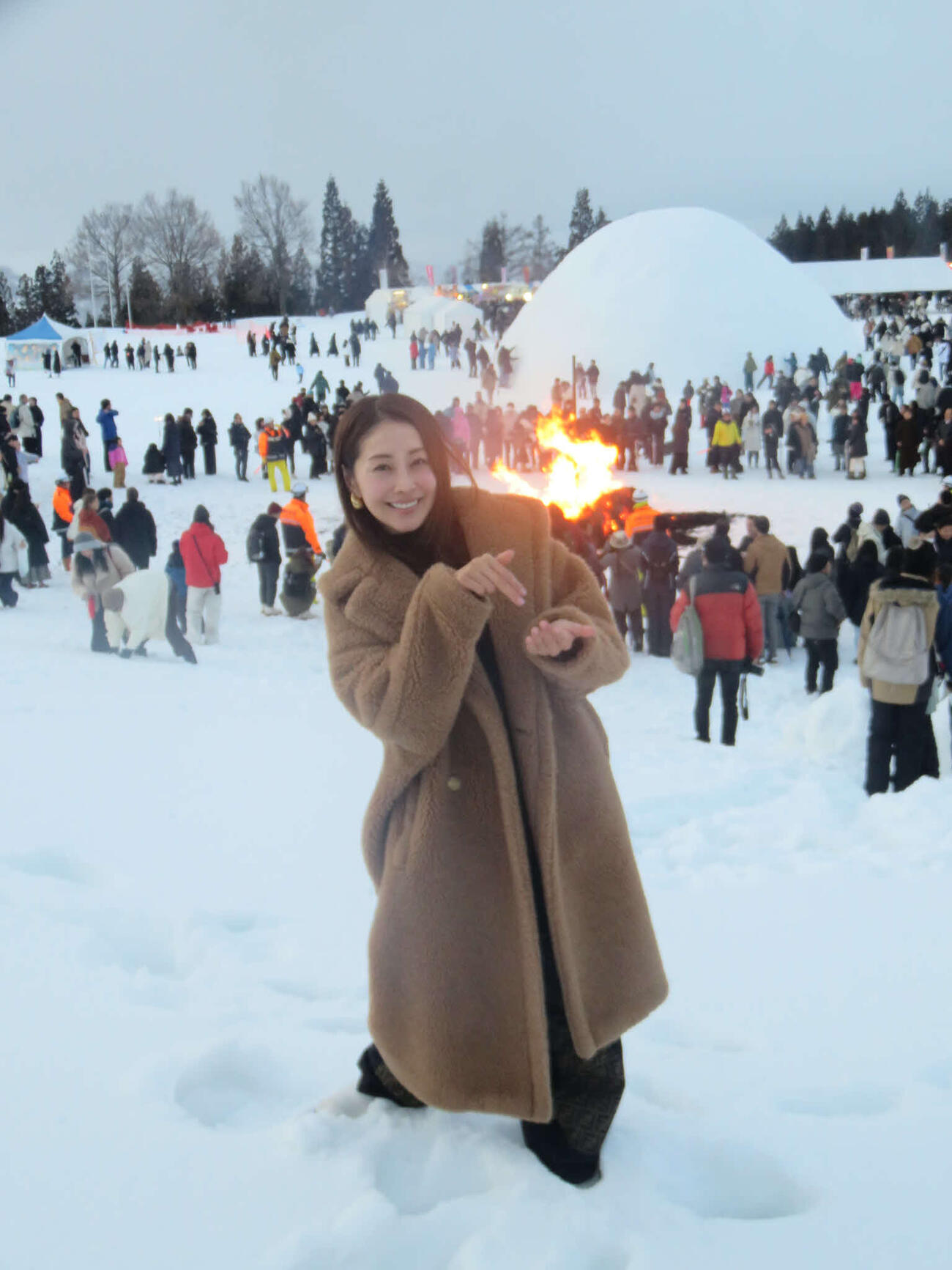 熊切あさ美、初体験…冬の「つなん雪まつり」ランタン2000基に酔いしれ”お茶たてポーズ”も