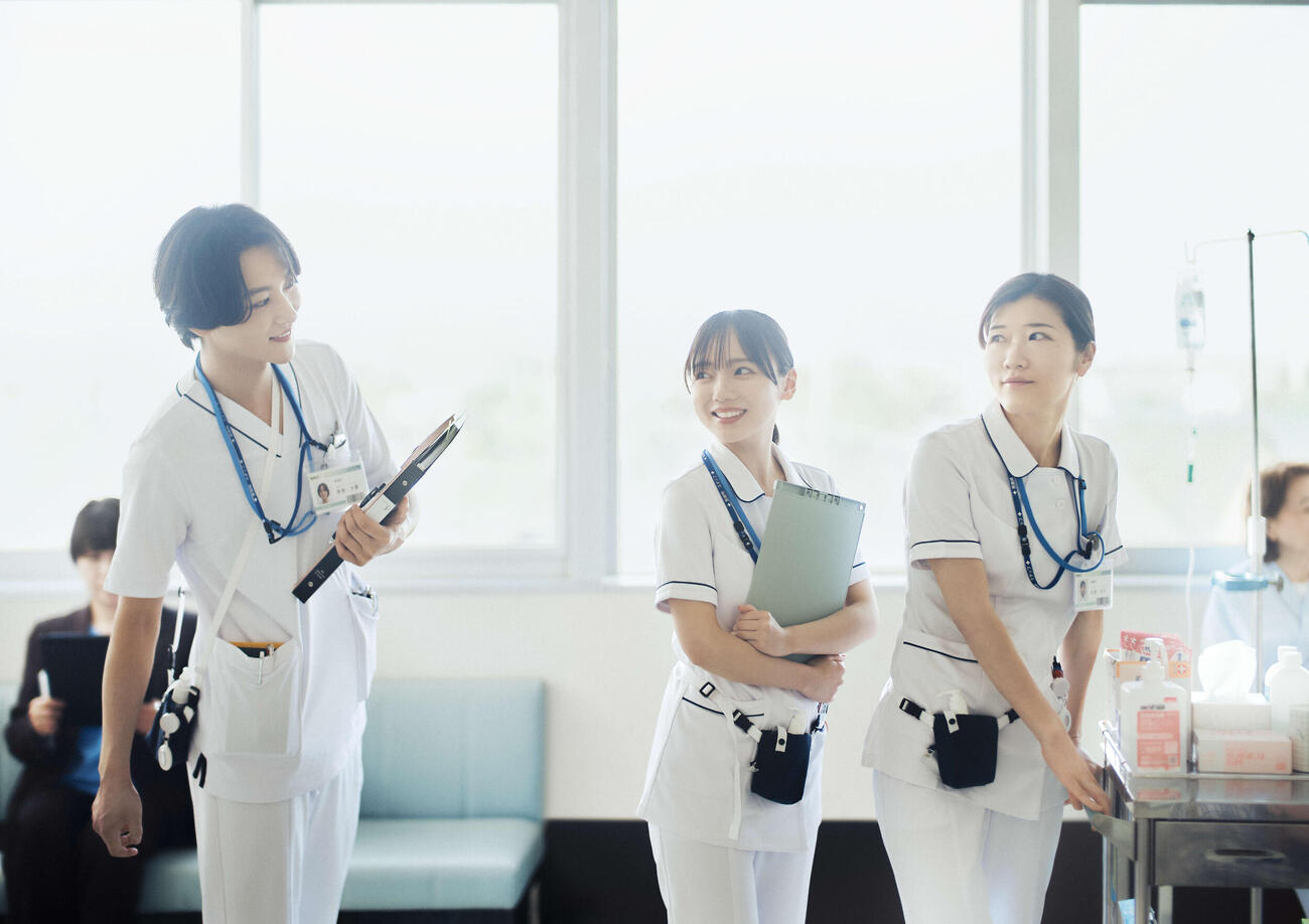 ROIROM本多大夢が新人ナースでCM単独初出演、ヒコロヒーと齊藤京子の後輩役