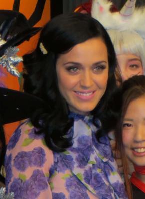 顔に陰部こすりつけてきた…豪出身女優がケイティ・ペリーを性的暴行で告発　当局が捜査開始報道