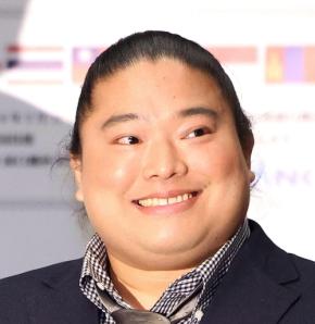 富栄ドラム「可愛がっていただいた」元横綱朝青龍ダグワドルジ氏と「偶然同じ飛行機」２ショ公開