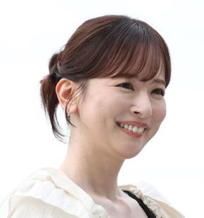 「スカート短っ!」皆藤愛子、絶対領域チラ見せ ミニスカ姿に「AI画像かと」「お若い」