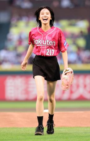 安斉星来、初始球式の緊張を告白「こんなに緊張したのは人生で初めてかも」ノーバン投球ならず