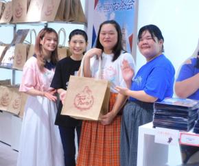 ぼる塾田辺智加、閉館控える「好きな人に初めて下の名前で呼ばれた」思い出の地で「お茶会」