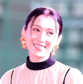 「マジで40代かよ」22年ぶり写真集発売の雛形あきこ、衰えぬ美肌ショーパン姿「二十歳代に…」