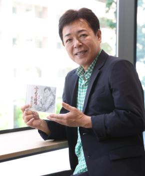 【藤原浩 新曲インタビュー2】「ふりむき酒場」「愛の終列車」は藤原カラー全面にジャケ自画像