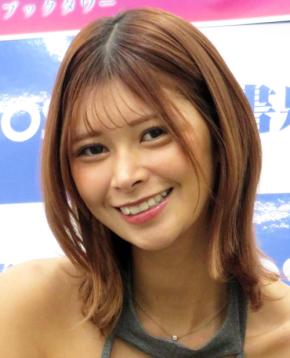 “Ｉカップの超新星”グラドル、谷間あらわ黒ビキニ「超絶可愛い」曲線美サウナショット公開