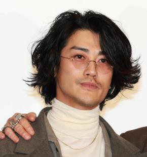 赤西仁、沢尻エリカと親密2ショット公開に大反響「匂わせ超えた」「神&神」「タイミングが」