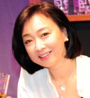 川上麻衣子が88歳母との海外２人旅写真を投稿「夜はお肉もワインも完食。天晴れです」