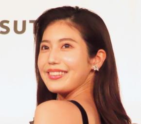 “令和の峰不二子”阿部なつき、ボディーラインくっきり曲線美白トップス「国宝」デニム姿公開