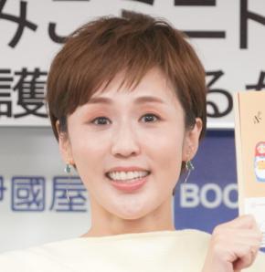 SM女王ネタでブレイク51歳タレント「今も昔も素敵」「流石美女」上品ワンピース姿に称賛