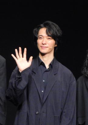 A.B.C-Z戸塚祥太、真冬なのに裸足で…?共演者からの指摘に「言われてみると裸足が多い」
