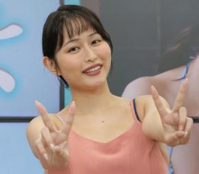 天野ちよ、第2弾トレカ発売 私生活でも「けっこう着る」真っ赤なランジェリーにメガネ姿も