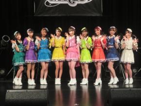 スパガ9人体制での第7章スタート 最新曲「七色のパノラマ!!!!!!!」新衣装で初披露