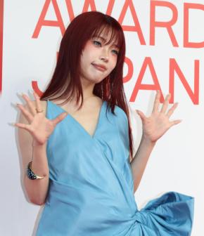 アイナ・ジ・エンド「小さい時から自分の声はカラカラだし、好きじゃなかった」