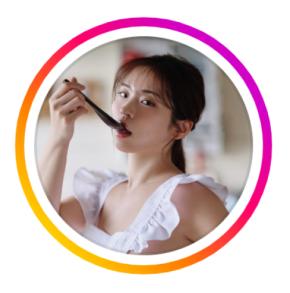 おばんざい店女将グラドル、ひもビキニから下乳ポロリ 抜群曲線美に「角度最高」「色っぽい」