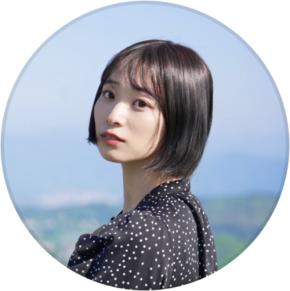 気象予報士、今井春花さん「ボリューム満点」「デカいなー」実り豊かな梨を手にニッコリ