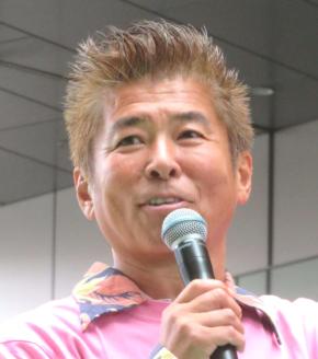 勝俣州和「ロケバスで寝てる人って、すぐいなくなる」説に64歳俳優「あ～分かる分かる」