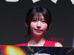 えなこ、赤ワンピで東京ゲームショウ登場“ゲーマーあるある”にうなずきながらクエストクリア