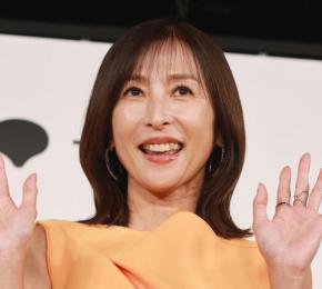 かとうれいこ、一日警察署長の制服姿を公開！「カッコいいです」「捕まりたい」
