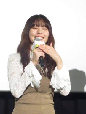 有村架純が「さとこはいつも」初日舞台あいさつ 16歳姫野花春を質問攻めし演技絶賛
