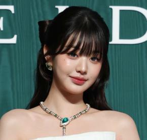 【韓流】IVE・WONYOUNGのヒップアップはピラティス効果か 黒ドレス滑らかボディーライン