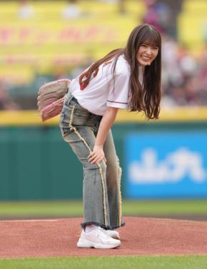 乃木坂野球部・小川彩、３度目の正直ならずも大歓声浴びる　楽天戦セレモニアルピッチに登板
