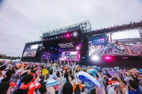 =LOVE、ロッキンで悪天候にも負けない華やかパフォーマンス「とくべチュ、して」など全10曲