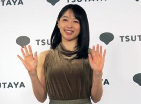 桜井日奈子「これ見よがしに」肩出しコーデ　20代最後のカレンダーでキャミソールのパジャマ姿