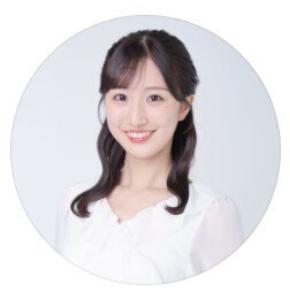 元アイドルお天気キャスター、白い花柄ロングワンピ「らしさ全開」マスコットと笑顔ショット公開