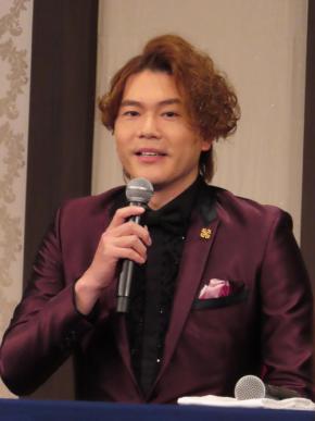 20歳上の石丸幹二とカップル役佐藤隆紀「福島のラーメン屋の息子も頑張れば…」豪華並びに感激