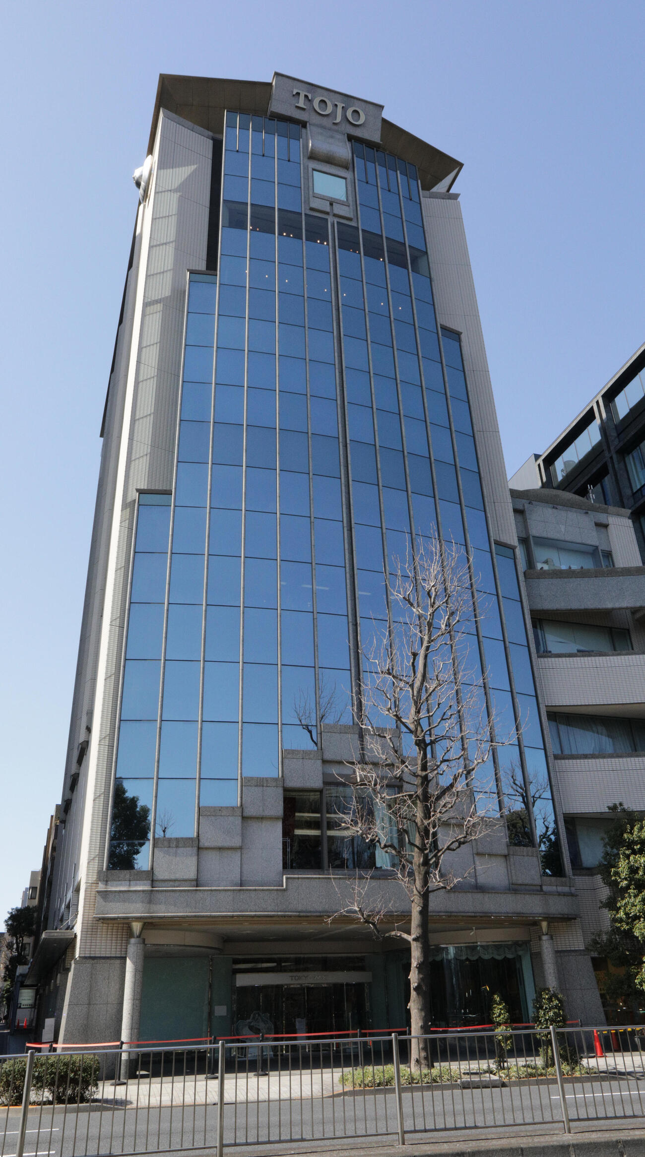 寝坊でB’zを待たせた54歳人気フリーアナ「CD試聴室で聴きながら…そのまま寝て」衝撃告白