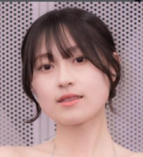 26歳ラジコン女子グラドル、両手でバスト支えるビキニショットに「可愛い」「美しい」