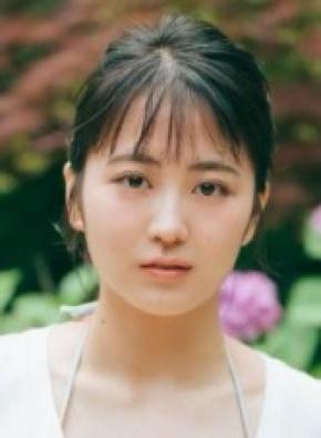 21歳グラドルがセクシーショット公開 はちきれそうな白ニットと下着だけの大胆ポーズに反響