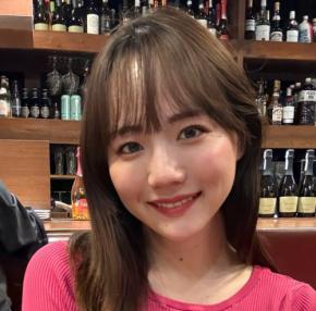 「会社員のお姉さん」インフルエンサー「私といえば…」ボディ際立つオレンジニットで「今日も」