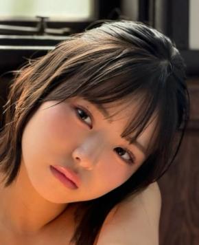 アイドルグループメンバーが薄グレーランジェリーショット公開で美谷間披露に「たまらない」