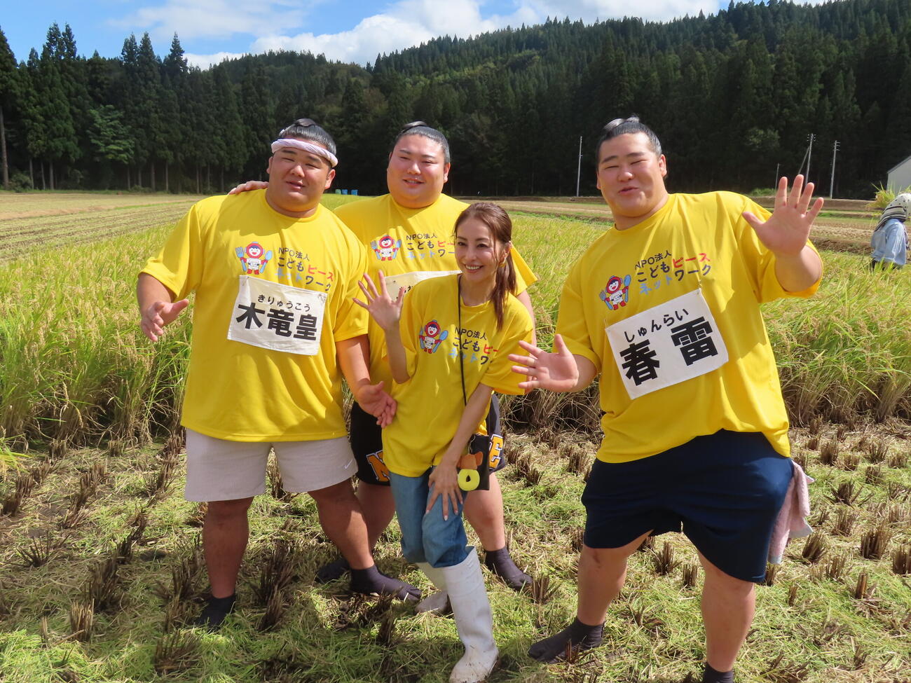 熊切あさ美が新潟・津南町で力士＆子どもと稲刈り、ちゃんこ会「改めてお米の大切さを感じる」