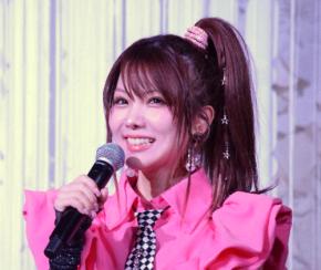 1児のママ36歳アイドル「スタイルも顔も変わんねーな」限界ギリギリマイクロミニ衣装に反響