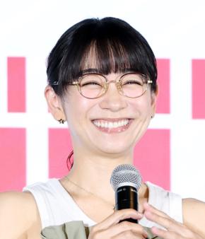 画面いっぱいの顔面どアップに時東ぁみ「大きすぎるな…て方はスマホを遠くに置いて見て」