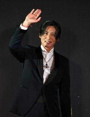 目黒蓮、帰国後初の公の場　ファンに笑顔で手を振り「ただいま」