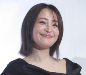 「ヤバいよヤバいよ」大沢あかね「色気がヤバい」スケスケ水着のプールショットに反響