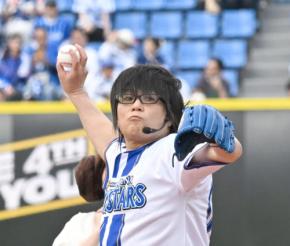 森川智之「ベイスターズ祝勝会備忘録」を公開、ユニホーム姿に「ビールも滴るいい男」