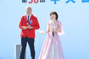 水森かおり&オール巨人「お母さ~ん」女の子がステージ上に迷い込むハプニングに「迷子?」