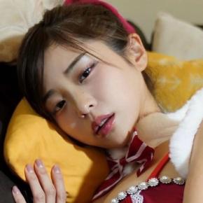 おばんざい店女将グラドル柚月美美「攻めてんね！」四つんばいの女豹ポーズに「色気が凄い」