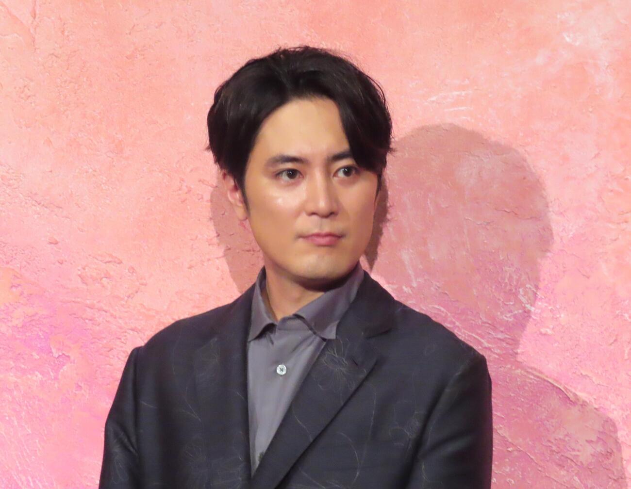 間宮祥太朗「一歩ずつ電流が走った」大先輩俳優の異変を暴露「軽い肉離れになったり…」