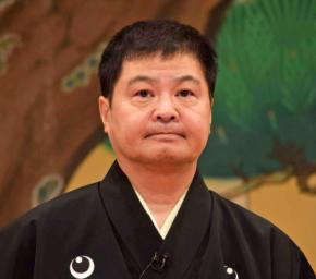 月亭方正、11歳年下の妻とペアルック２ショット公開　結婚25周年「なんと～銀婚式」