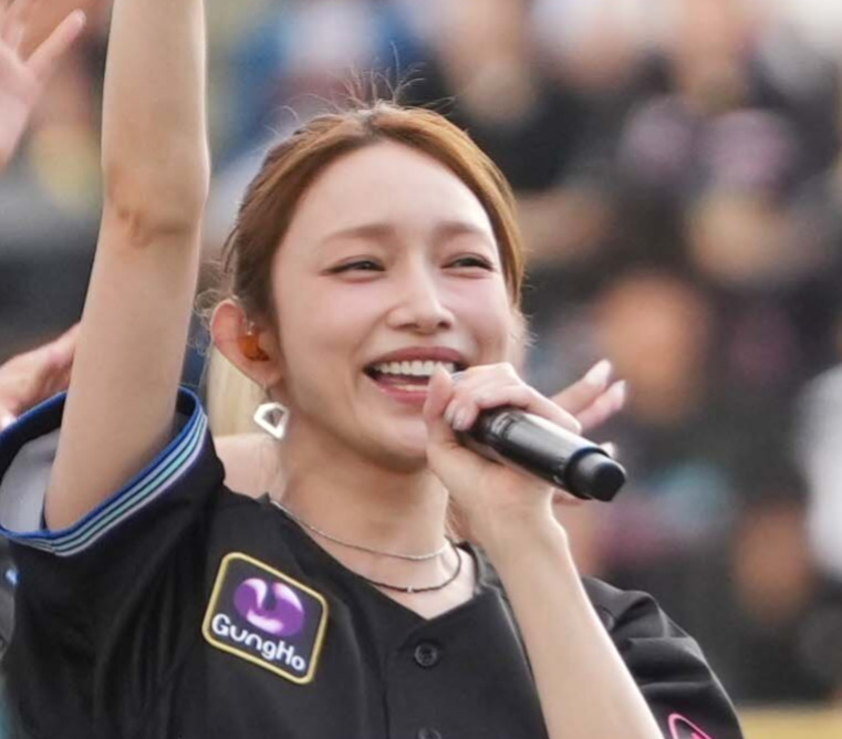 後藤真希、髪まとめた番組衣装のショットを公開「可愛いです」「女神降臨」反響続々