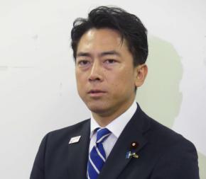 小泉進次郎防衛相「念のため」自民党大会で君が代斉唱女性自衛官との２ショ投稿削除を釈明