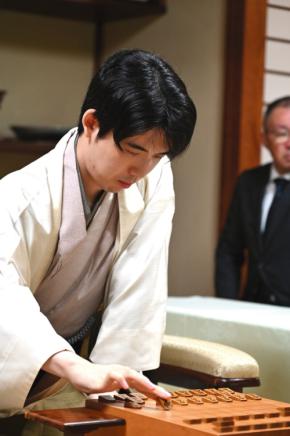 【王位戦】午後のおやつ藤井聡太王位「モンブラン」　伊藤匠２冠「練り切り」