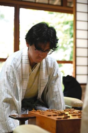 【王位戦】伊藤匠２冠「最後もう少し何か…」ライバル対決に敗れ「ミスター・フルセット」ならず